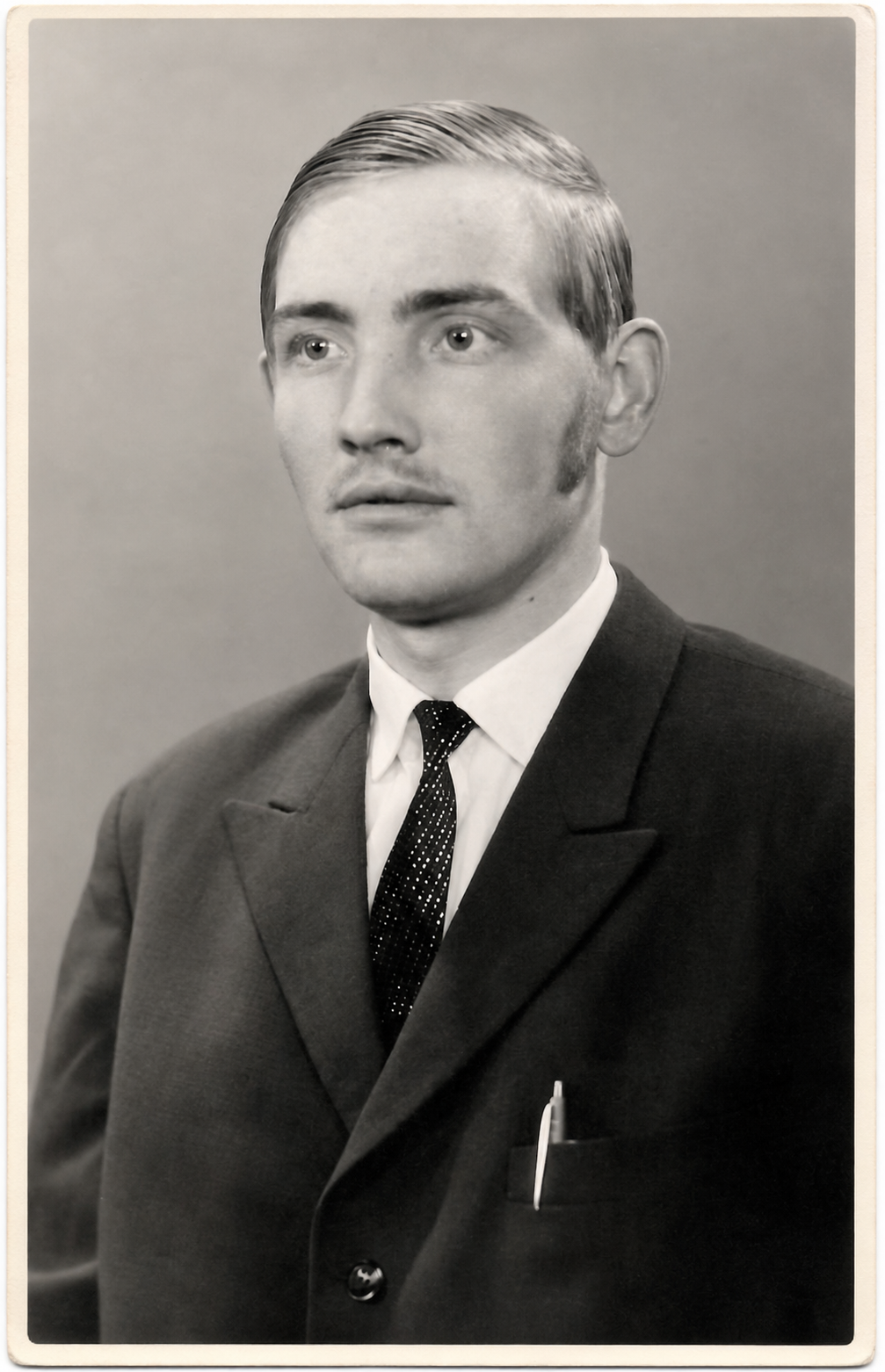 Wladimir Usachev (Kreker) — restauriertes Studioporträt